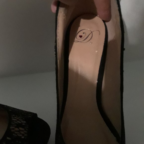 EUC Black lace look peep toe heals - Picture 2 of 4